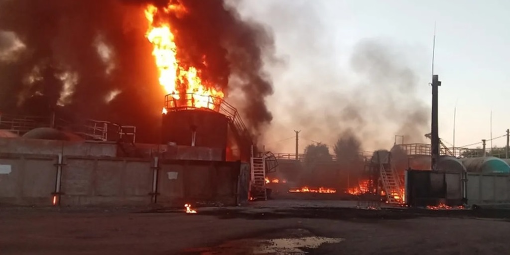 Бочаров: Пожар на НПЗ в Волгограде вызвал сбитый украинский беспилотник