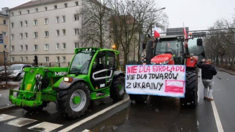 Польские фермеры вновь перекрыли границу с Украиной