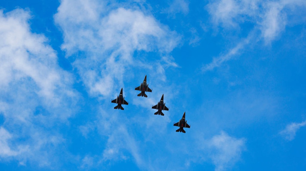 Глава Минобороны Дании заявил, что летом Киев получит первую партию истребителей F-16