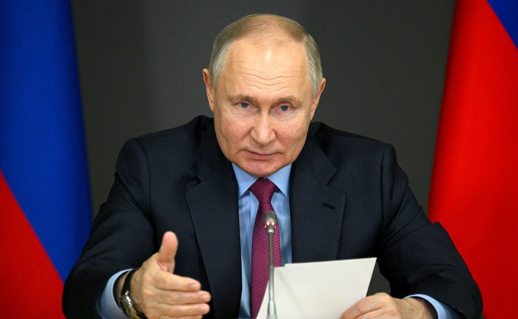 Президент России подписал указ о воссоздании Московского и Ленинградского военных округов