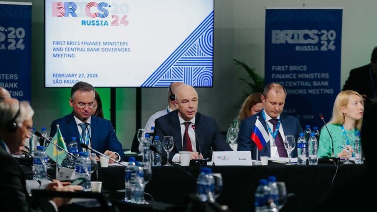 Силуанов заявил о необходимости для БРИКС независимой расчетной системы «вне политики»