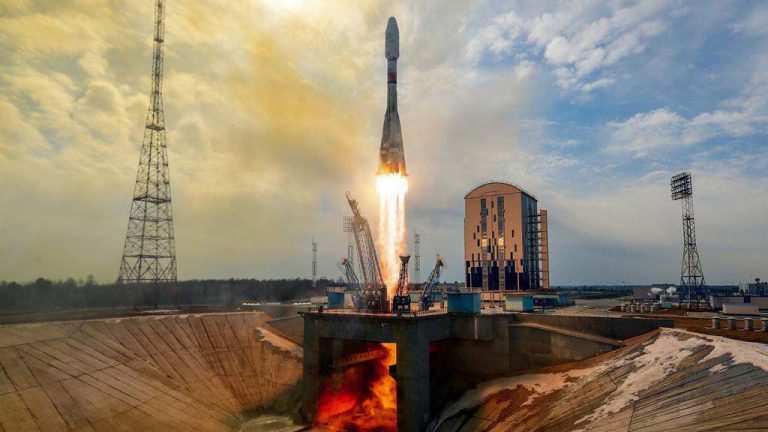 С Восточного стартовала ракета с российскими и иранским аппаратами