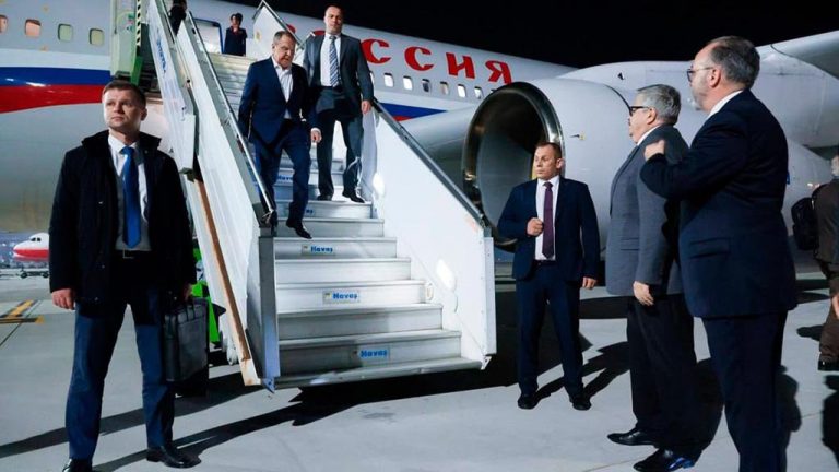 Глава МИД России прибыл в Турцию для участия в форуме