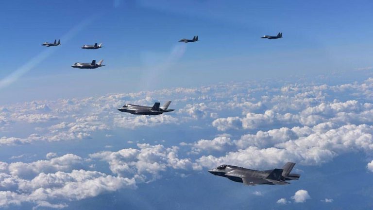 США и Южная Корея привлекли военную авиацию к военным учениям