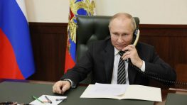 Ушаков рассказал о телефонном разговоре Путина и Трампа