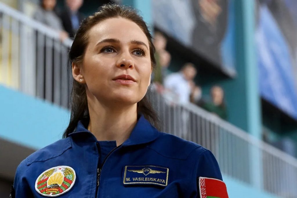 Космический корабль доставил на МКС первую женщину-космонавта из Белоруссии