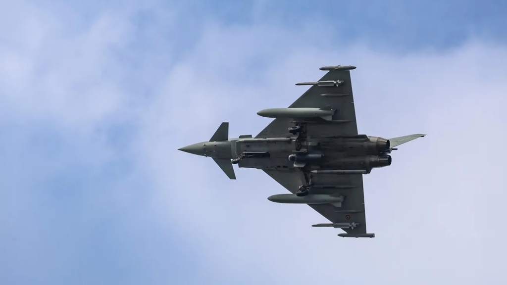 Истребители Typhoon ВВС Британии прибыли в Румынию следить за самолётами России