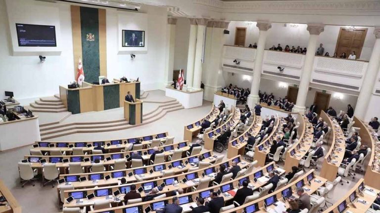 Парламент Грузии принял в первом чтении законопроект об иноагентах