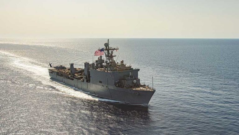 Хуситы атаковали два американских эсминца и два коммерческих судна в Красном море