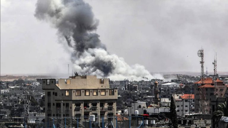 ВВС Израиля нанесли массированные авиаудары по городу Рафах на юге сектора Газа