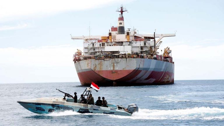 Хуситы атаковали израильские коммерческие суда в Аденском заливе и Индийском океане