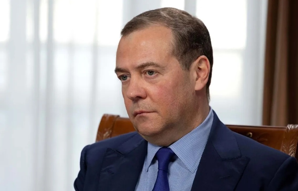 Медведев предположил покушение на Зеленского, похожего на случай с Гитлером в 1944 году