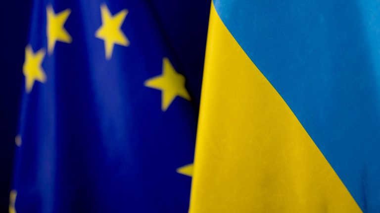 В ЕС рекомендовали начать переговоры о членстве с Украиной и Молдавией
