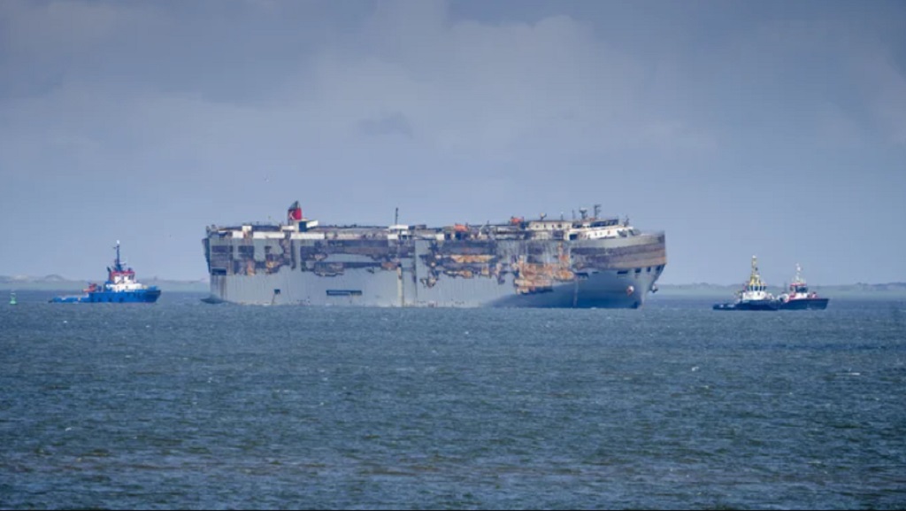 Судно береговой охраны Китая врезалось в филиппинское судно