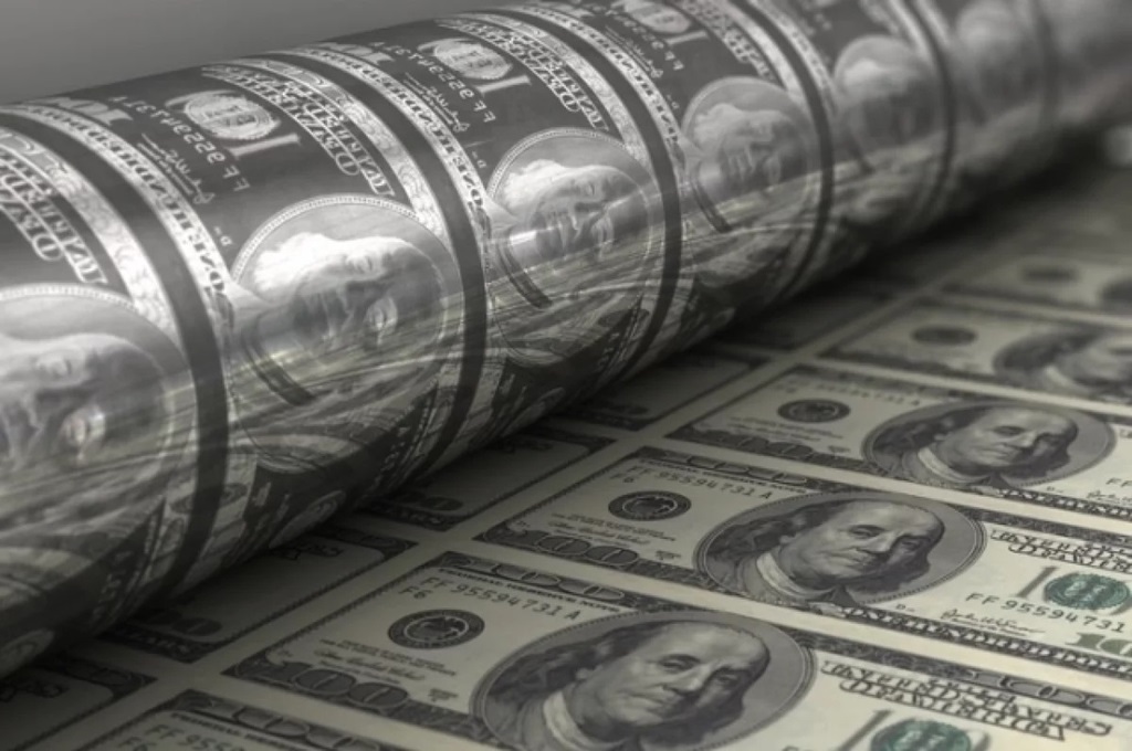 Инвестор из США дал прогноз начала дополнительной печати долларов