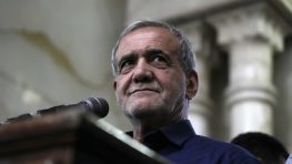 Президент Ирана призвал к перераспределению власти в стране