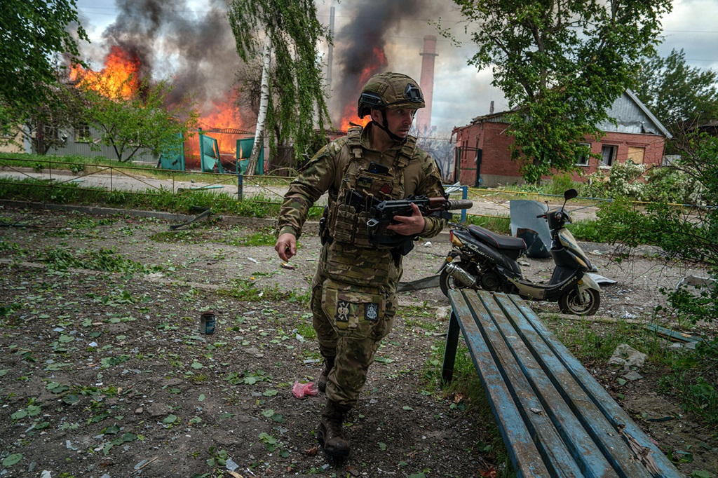 Военкоры назвали Волчанск дорогой в ад для ВСУ