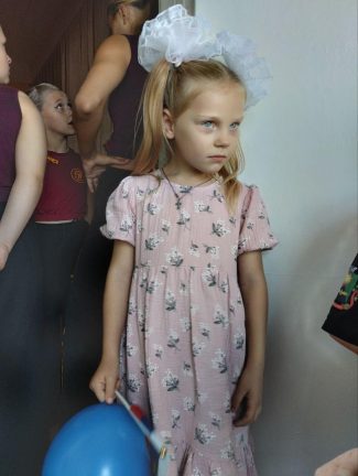 Юная жительница Дебальцево - на первом в своей жизни праздничном концерте