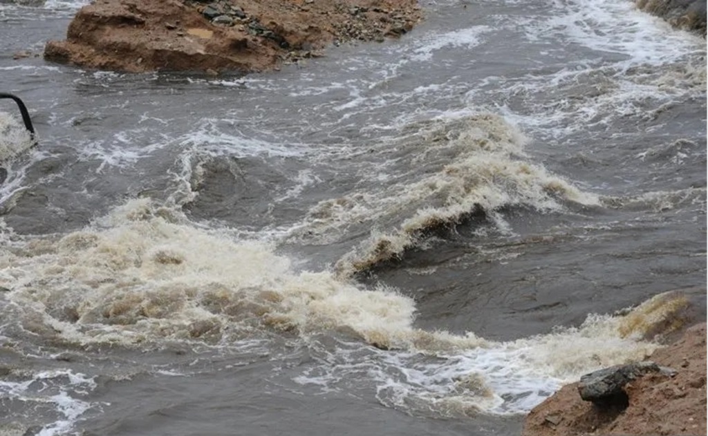 Боевики ВСУ подтвердили удар по Кураховскому водохранилищу — вода прибывает