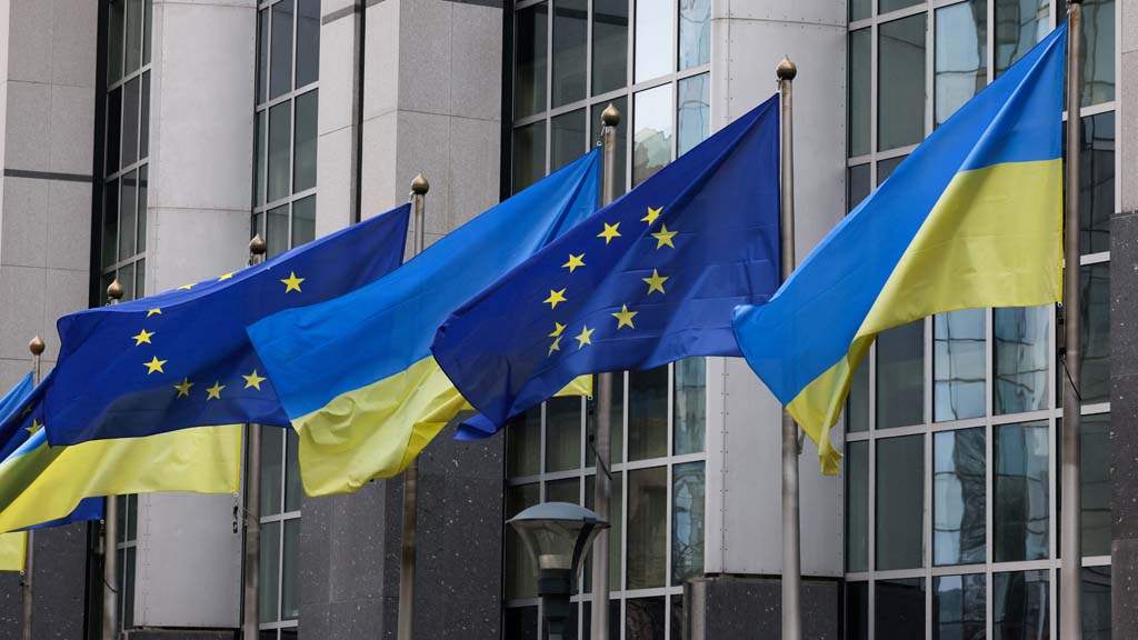 Евросоюз планирует в 2025 году предоставить Украине финансовую помощь на сумму свыше €30 млрд, включая €18,1 млрд прибыли, полученной от замороженных активов России, и €12,5 млрд, выделенных по линии европейского фонда.