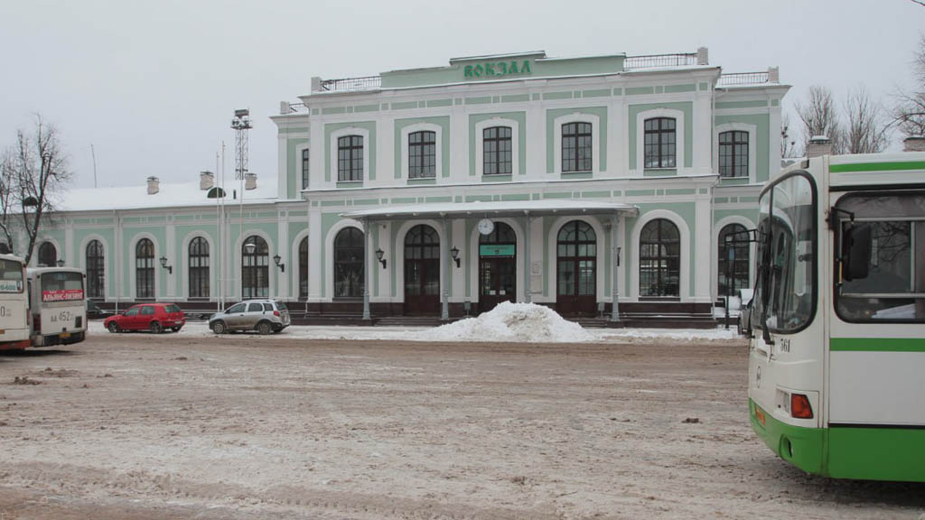 Сотрудниками ФСБ предотвращён теракт на железнодорожном вокзале Пскова, где исламисты, выходцы одной из стран Центральной Азии, готовили взрыв. При задержании террористы оказали вооруженное сопротивление и в результате были нейтрализованы ответным огнем.