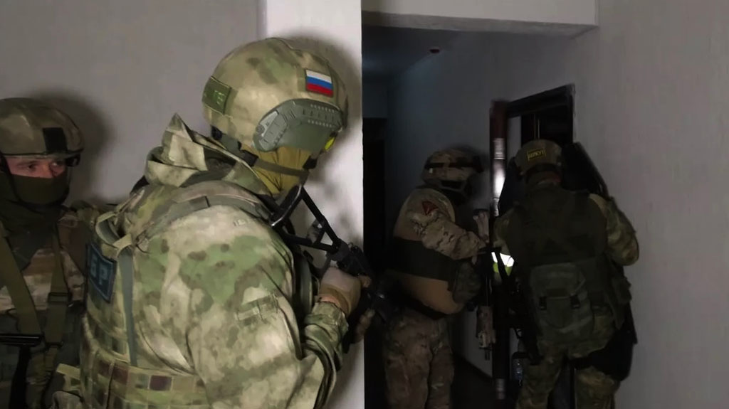 Сотрудники ФСБ ликвидировали террориста, готовившего взрывы в синагоге в Подмосковье и в московском метрополитене. Об этом сообщили в Центре общественных связей (ЦОС) ФСБ России.