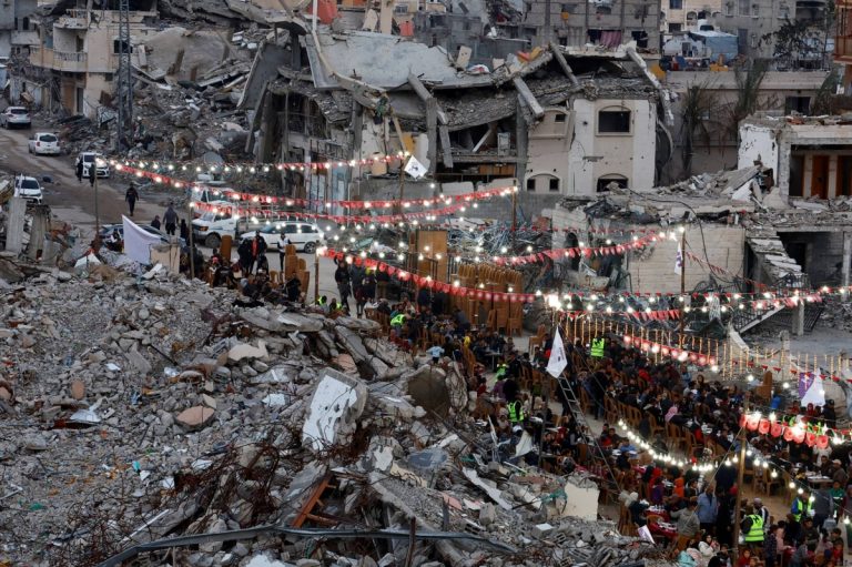 Palestinians break their fast by eating the Iftar meals during the holy month of Ramadan, near the rubble of buildings, amid a ceasefire between Israel and Hamas, in Rafah, in the southern Gaza Strip, March 1, 2025. REUTERS/Hatem Khaled     TPX IMAGES OF THE DAY