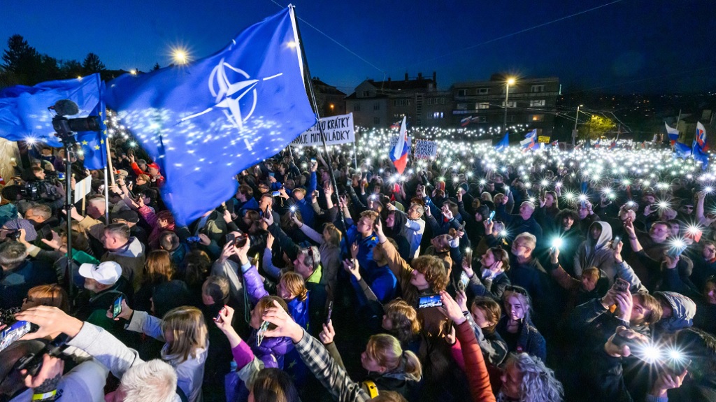 Митинг в Словакии против закона о прозрачном финансировании НПО 3 апреля 2025 года