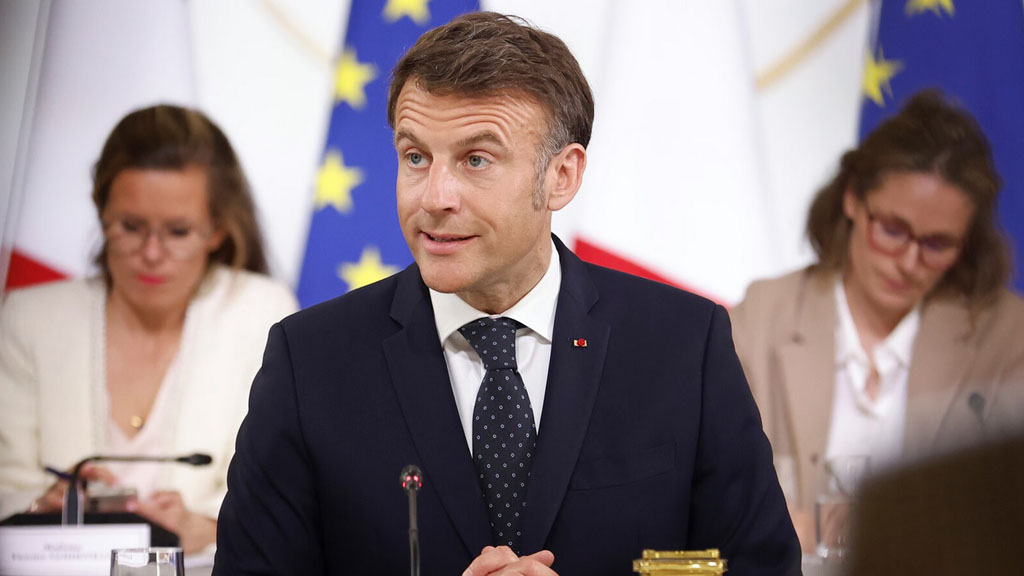 Согласно информации, полученной британской газетой The Daily Telegraph от источника в Елисейском дворце, президент Франции Эмманюэль Макрон рассматривается как возможный представитель Европы в переговорах с российскими властями о достижении мира на Украине.