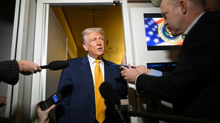 Президент США Дональд Трамп сообщил, что Вашингтон рассчитывает получить ответ РФ по вопросу перемирия на Украине уже на этой неделе.