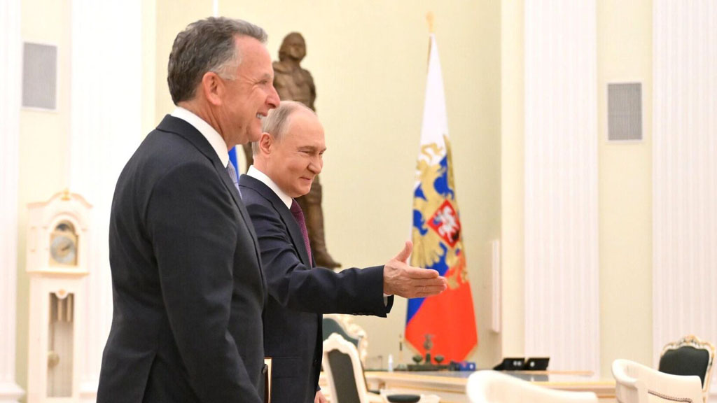 Президент России Владимир Путин отклонил предложение спецпосланника президента США Стивена Уиткоффа о прекращении огня по текущей линии фронта, сообщает агентство Bloomberg со ссылкой на источники.