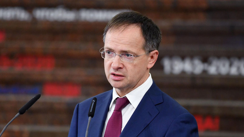 Россия получила от Украины вариант меморандума о мирном урегулировании конфликта. Об этом сообщил RT глава российской делегации на переговорах в Стамбуле Владимир Мединский.