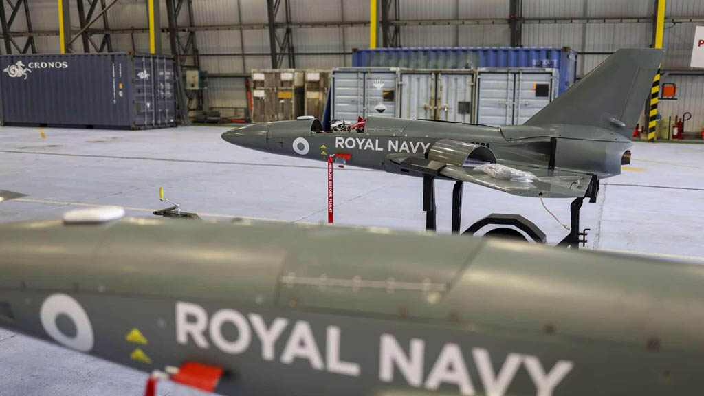 Великобритания намерена увеличить поставки БПЛА Украине в 2025 году в 10 раз, поставив 100 тысяч ударных дронов, говорится в заявлении Минобороны королевства.