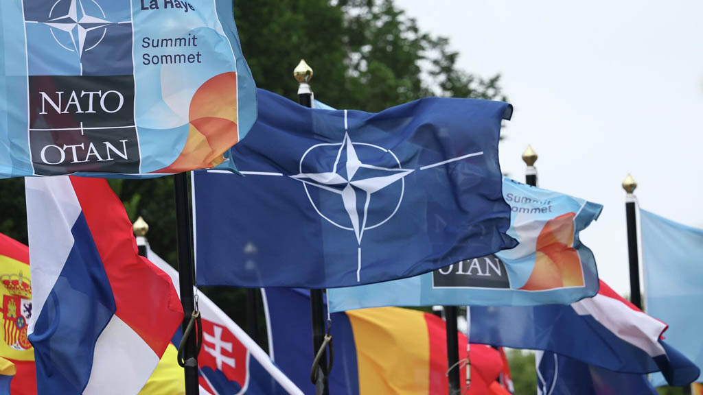 Страны НАТО согласовали повышение расходов на оборону до уровня в 5% ВВП, говорится в итоговом коммюнике, принятом по итогам саммита в Гааге. Отмечается, что данный уровень расходов стран должен быть достигнут к 2035 году.