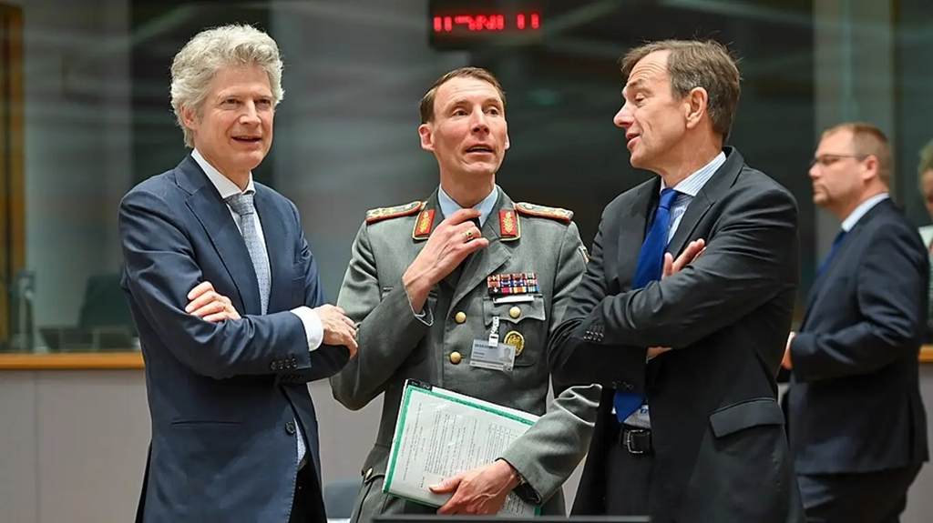 Чей Боуз счёл генерала Фройдинга «спящим в гробу» за его предложения Западу бить по России