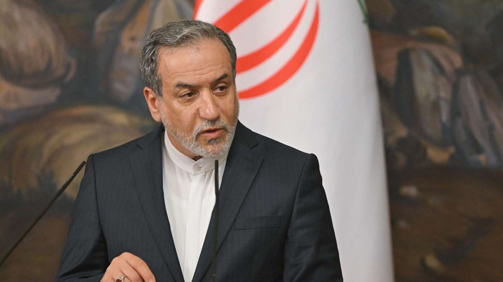 Иран не откажется от развития своей ядерной программы вне зависимости от того, кто этого требует, заявил в понедельник глава МИД страны Аббас Аракчи.