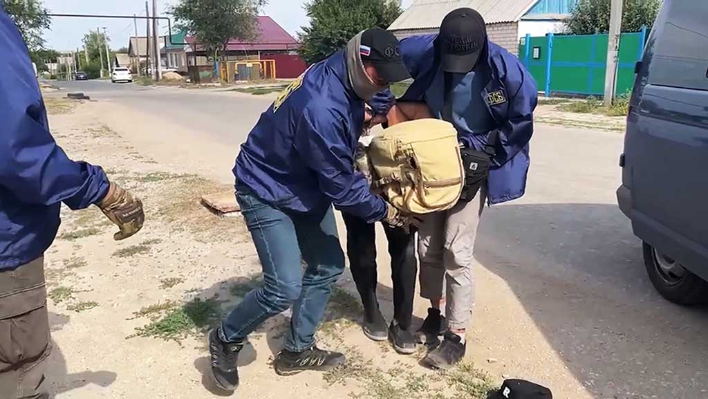 Сотрудники ФСБ предотвратили в Ростове-на-Дону теракт, который в отношении высокопоставленного военнослужащего Министерства обороны РФ планировал осуществить завербованный спецслужбами Украины гражданин одной из стран Центральной Азии.