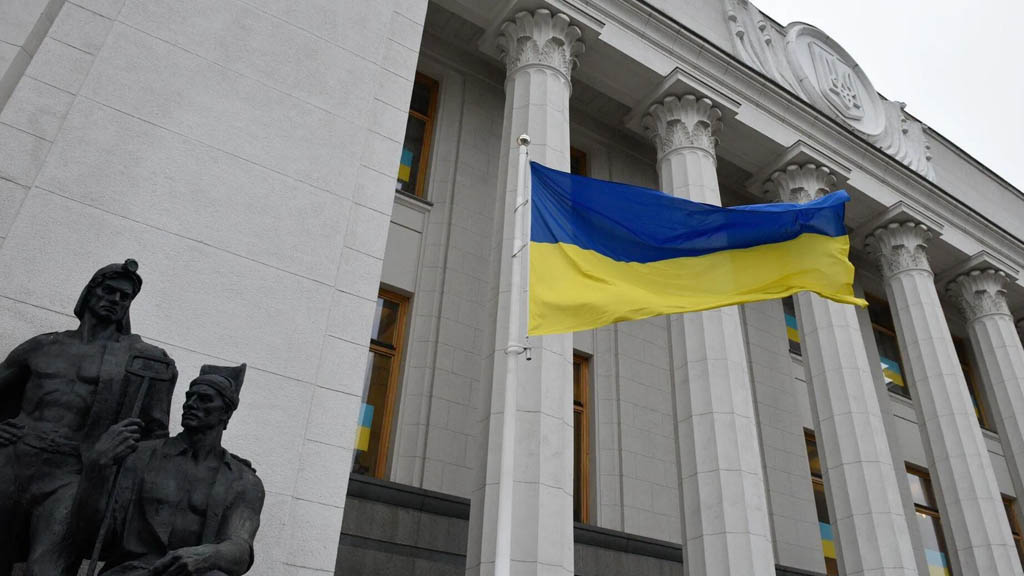 Верховная рада Украины проголосовала за принятие законопроекта, фактически отменяющего принятый ею же 22 июля закон об ограничении полномочий антикоррупционных ведомств: Национального антикоррупционного бюро Украины (НАБУ) и Специализированной антикоррупционной прокуратуры (САП), восстановив их независимость.