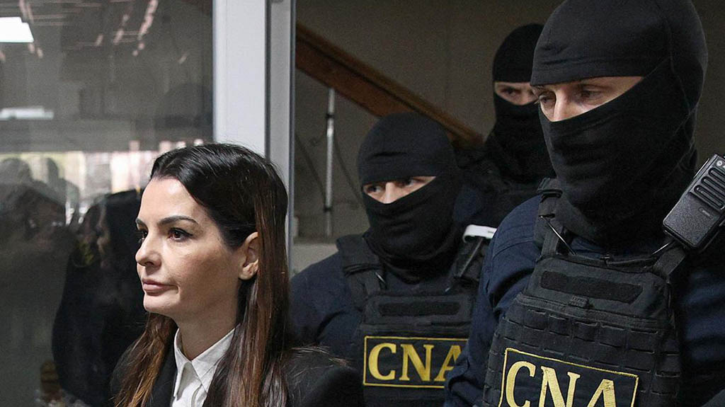 Районный суд Кишинева приговорил главу Гагаузии Евгению Гуцул к семи годам лишения свободы по обвинению в незаконном финансировании оппозиционной партии «Шор», сообщила её адвокат Наталья Байрам.