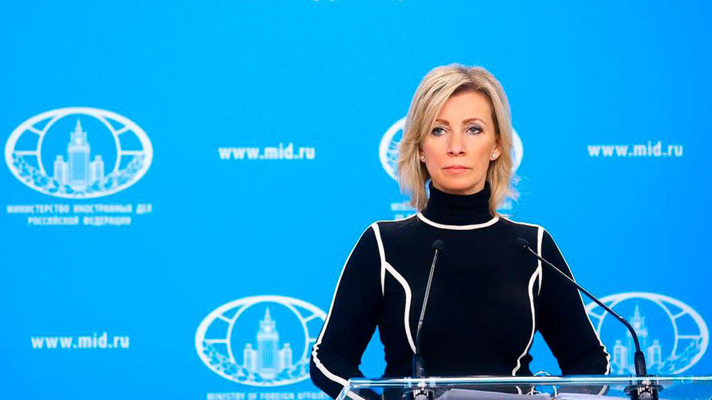 Служебная машина российских дипломатов подверглась нападению группы израильских поселенцев в районе незаконного израильского поселения Гиват-Асаф близ Иерусалима, сообщила официальный представитель МИД РФ Мария Захарова.