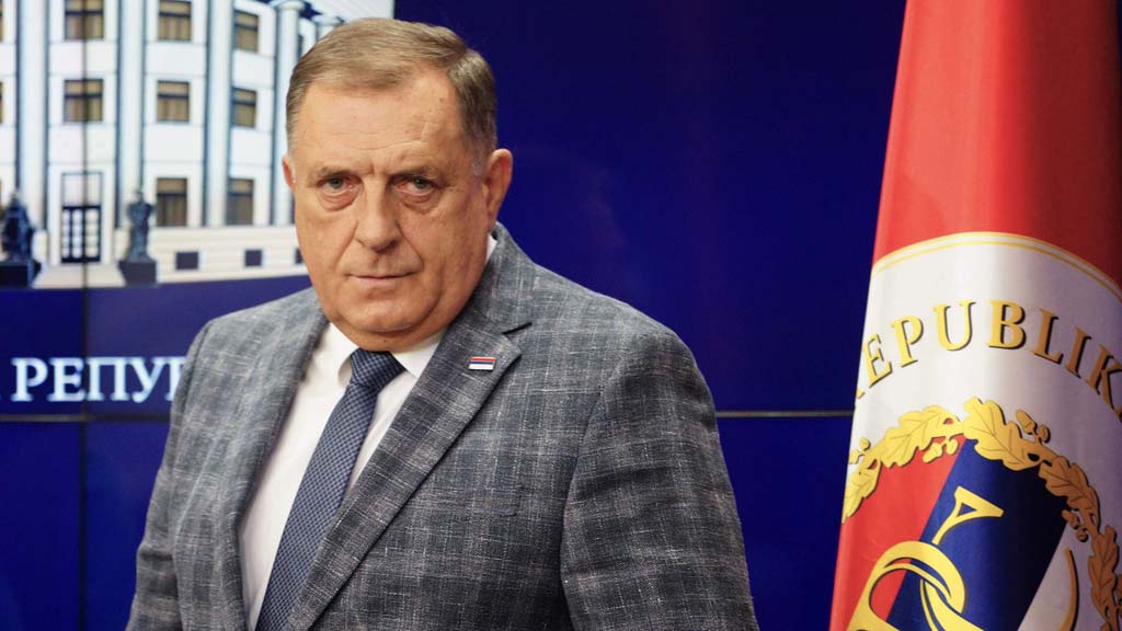 Центральная избирательная комиссия Боснии и Герцеговины приняла решение об отзыве мандата у президента Республики Сербской Боснии и Герцеговины (РС БиГ) Милорада Додика в связи с вынесенным ему приговором и проведении в стране досрочных выборов.