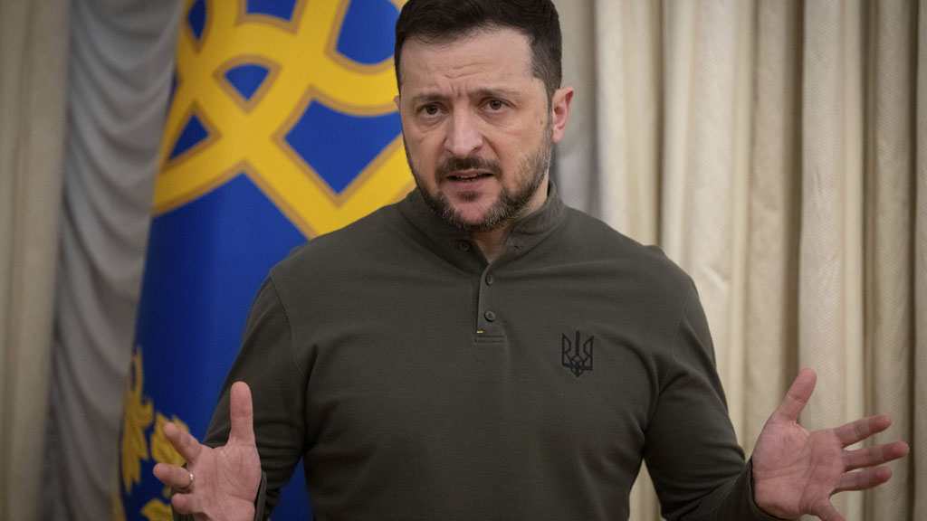 Украина не намерена предоставлять русскому языку статус государственного в рамках урегулирования конфликта. Об этом заявил глава киевского режима Владимир Зеленский на встрече с журналистами.