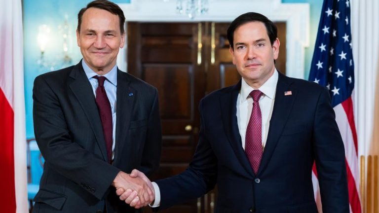 Польша попросила США пригласить ее в G20