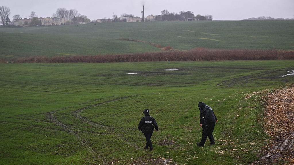 В МВД Польши заявили об обнаружении на территории страны семи упавших беспилотников и обломков одной ракеты.