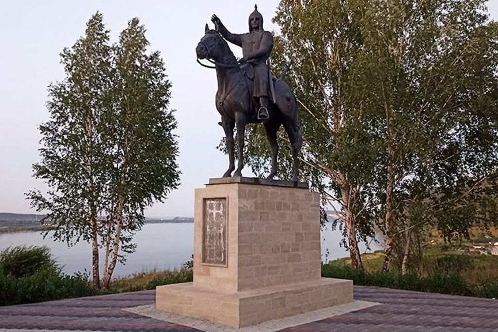 Власти Самарской области уничтожили незаконный памятник хану-пантюркисту