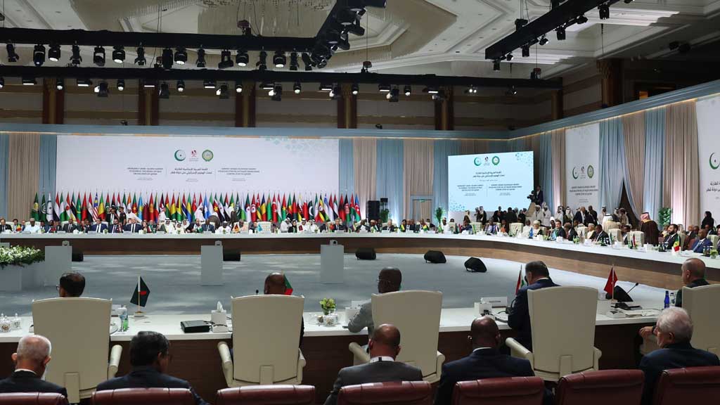 Страны Персидского залива в ходе внеочередного саммита Лиги арабских государств (ЛАГ) и Организации исламского сотрудничества (ОИС), прошедшего в Дохе в связи с ударом Израиля по столице Катара, призвали пересмотреть дипломатические и экономические отношения с Израилем.