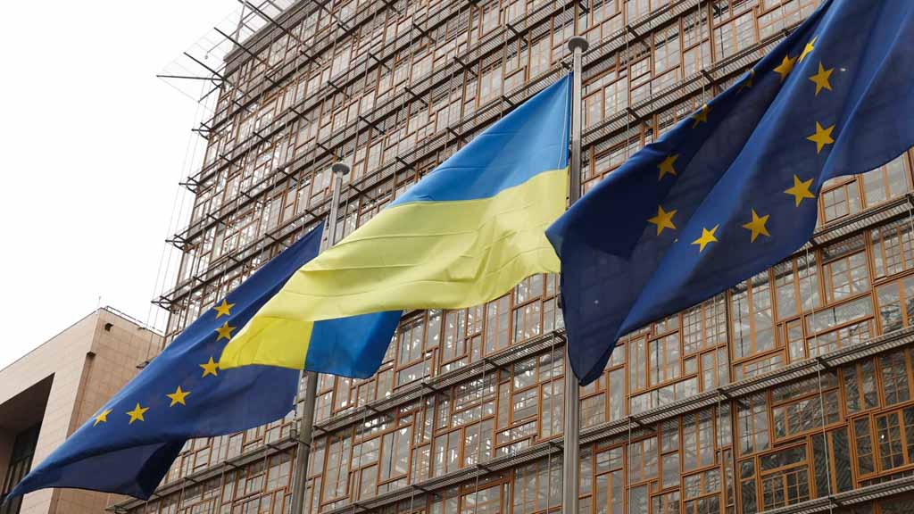 Еврокомиссия (ЕК) предложила выделить Украине кредит на €140 млрд за счёт использования замороженных российских активов.
