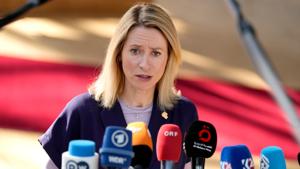 В руководстве стран Евросоюза не смогли придти к единому мнению по поводу идеи предоставления кредита Украине на основе заблокированных российских активов, а не доходов от них, заявила журналистам в глава европейской дипломатии Кая Каллас в преддверии неформального саммита ЕС в Копенгагене.