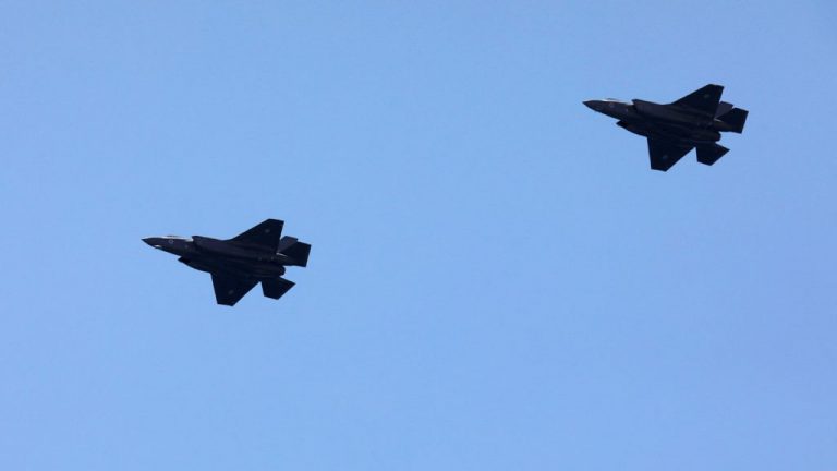 В Венесуэле заявили о нарушении воздушного пространства истребителями США