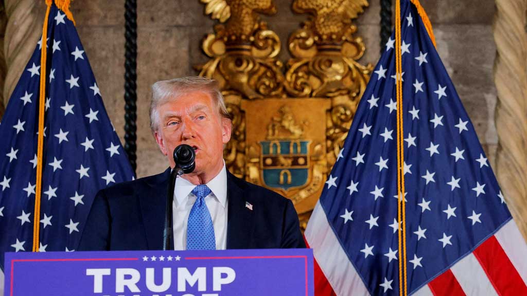 Президент США Дональд Трамп заявил, что озвученные им угрозы введения пошлин якобы заставляют страны БРИКС выходить из объединения. Об этом он заявил журналистам на встрече с президентом Аргентины Хавьером Милеем в Белом доме.